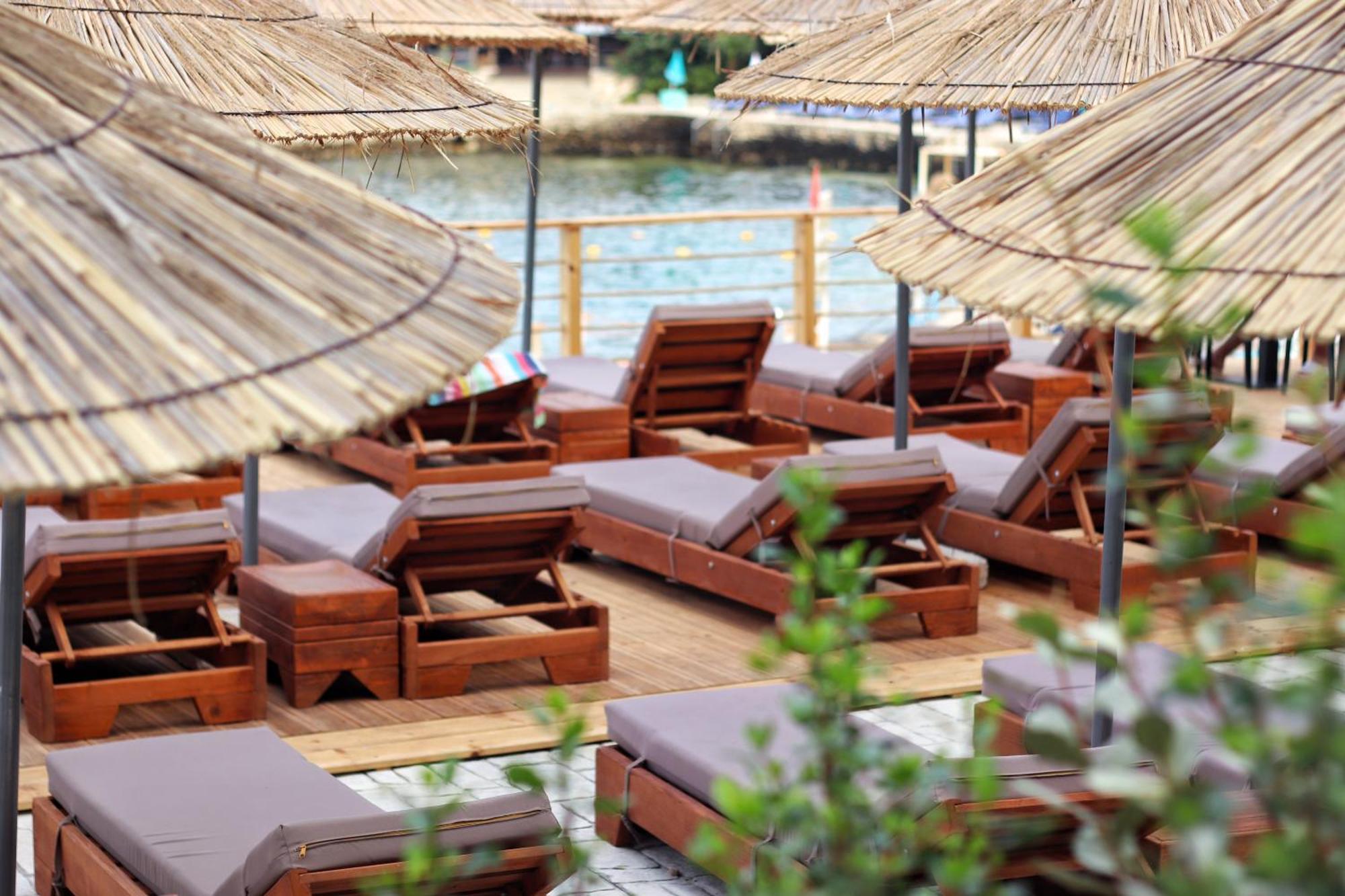 Golden Beach Suites Sarandë Buitenkant foto