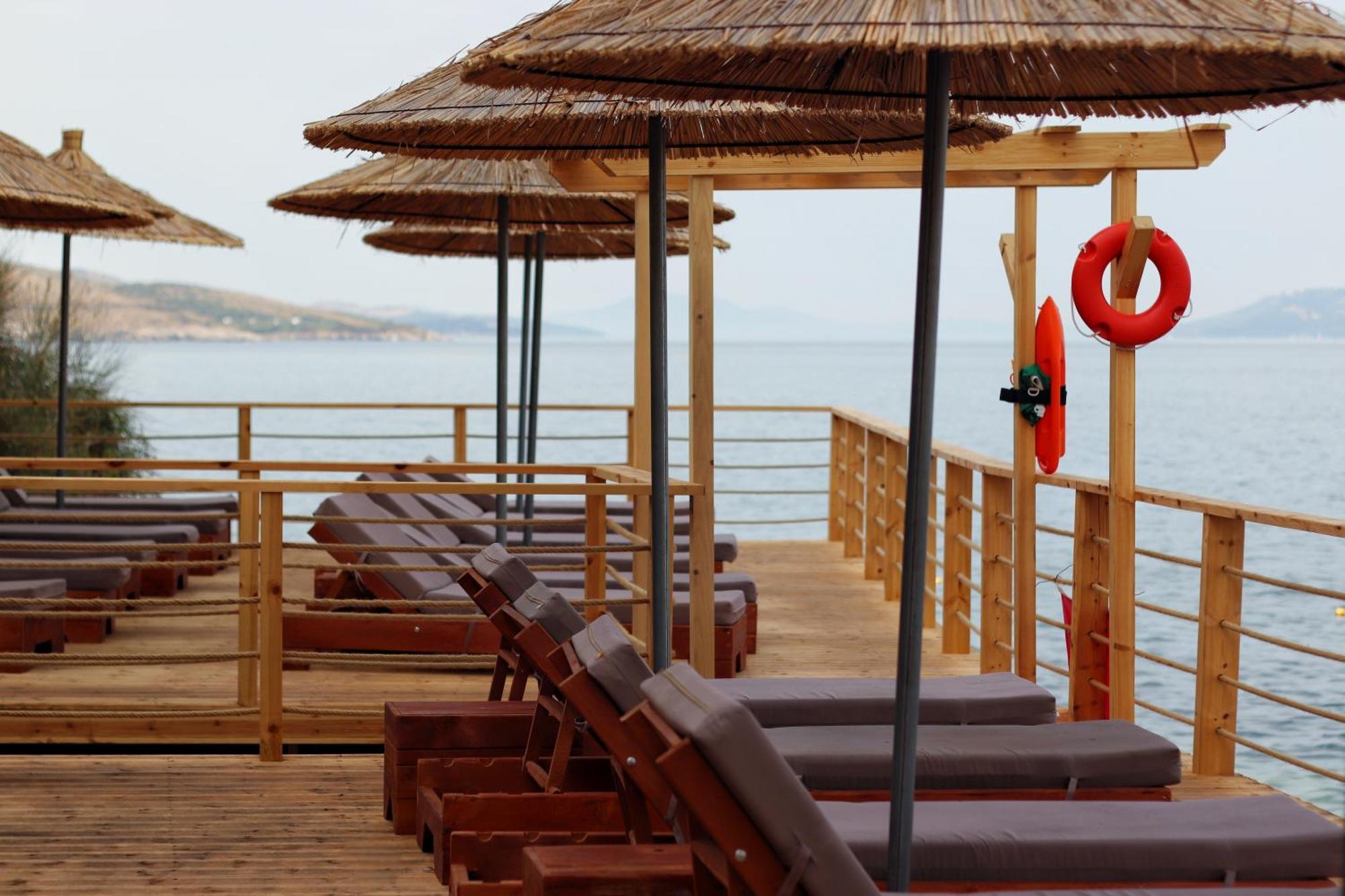 Golden Beach Suites Sarandë Buitenkant foto